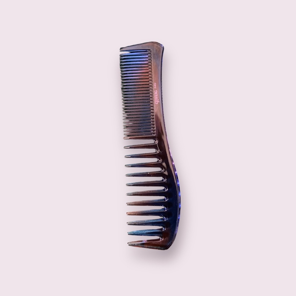 2-IN-1 Comb designed for friction free styling on fine wavy and curly hair types